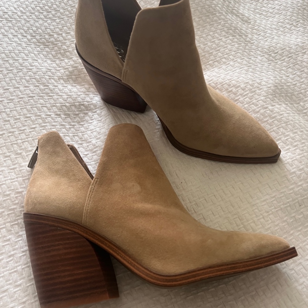 Vince Camuto Gidgeta Tan Suede Ankle Boots 8.5 - Picture 3 of 7